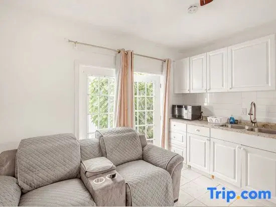 Room-small Cozy Apartment
