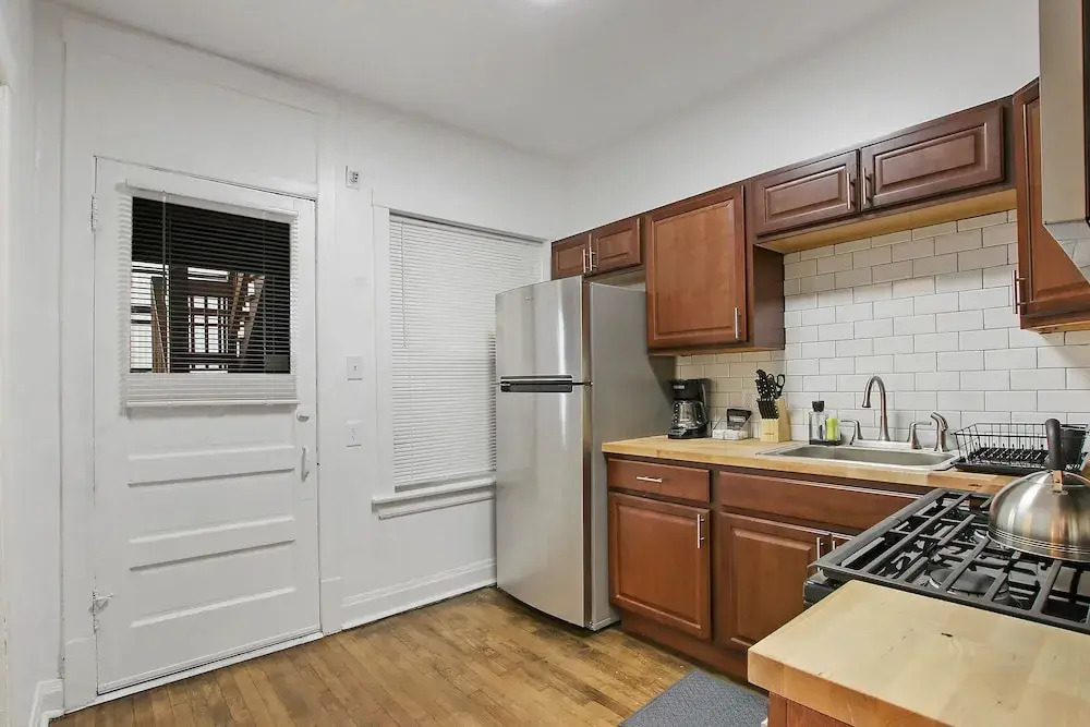 Chic 2BR Apt - Roscoe 1