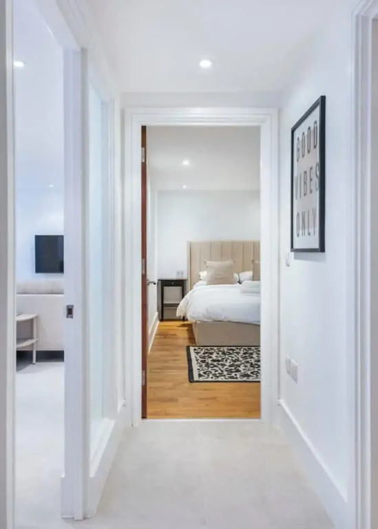 The Urban Minimalist- Notting Hill 2 Bed