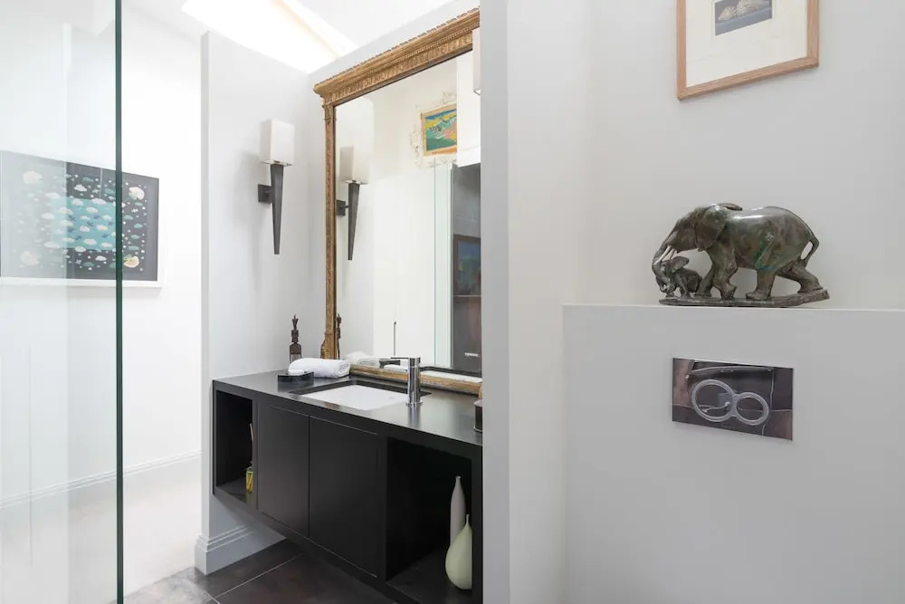 Classic Hammersmith Home by Ravenscourt Park