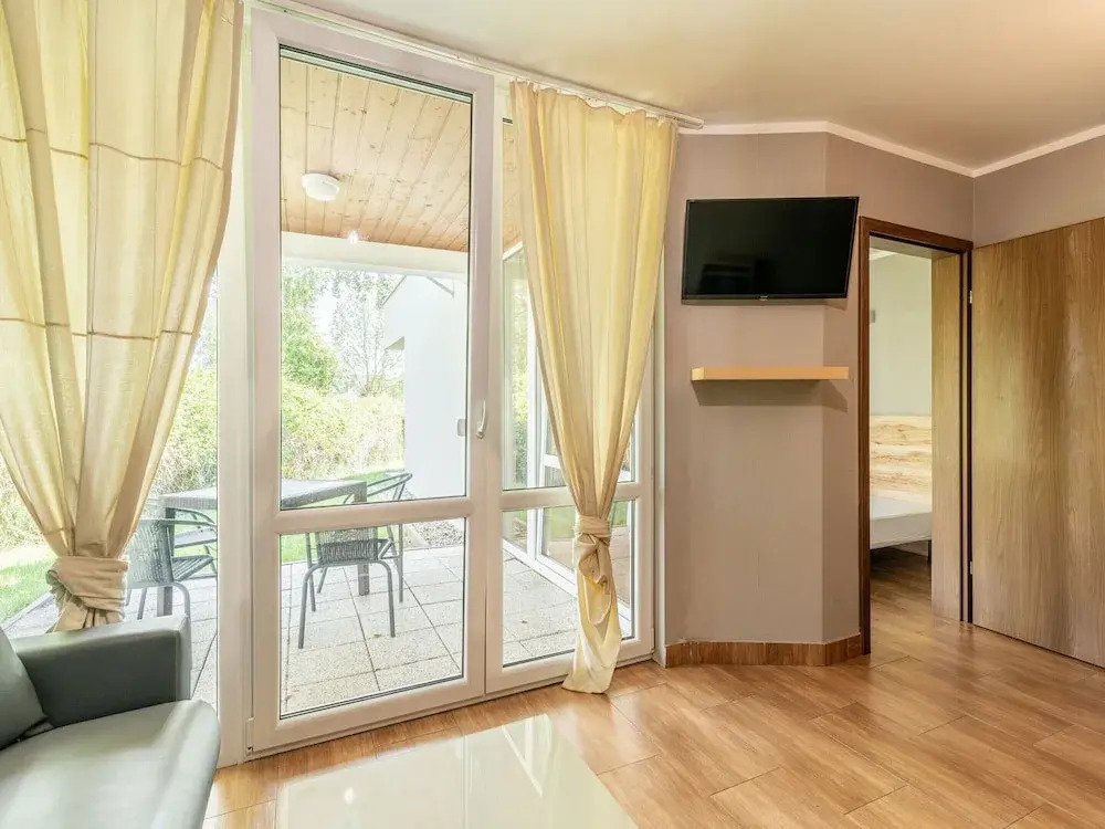 Holiday Homes With Pool, Close to the Beach