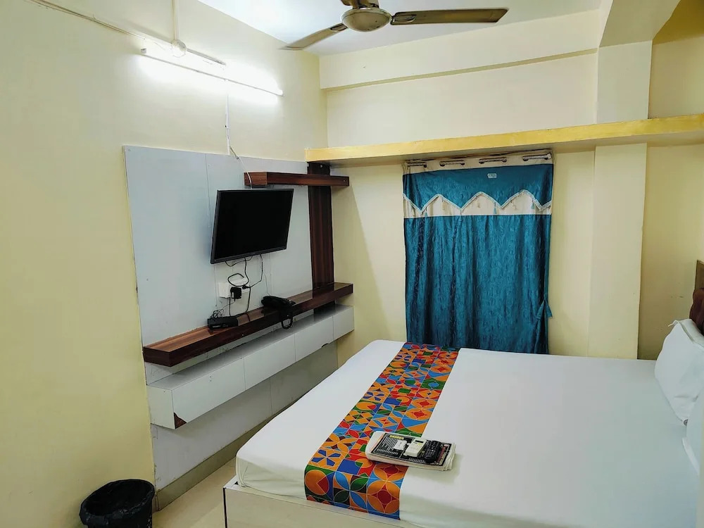Om Shanti Guest House - Near Ruby General Hospital and Science City