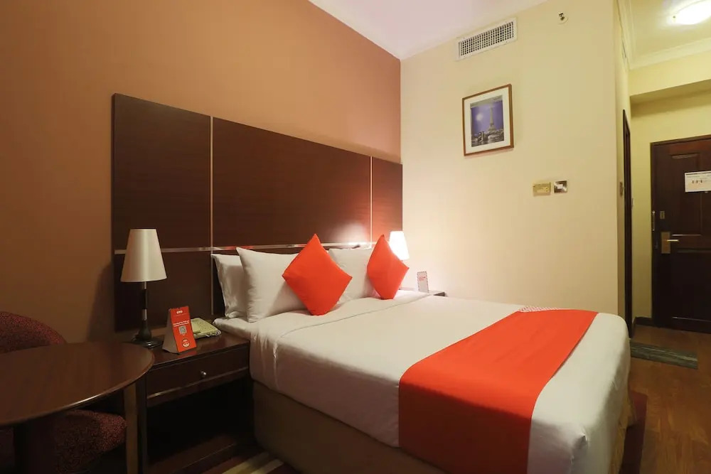 OYO 332 Syaj Hotel