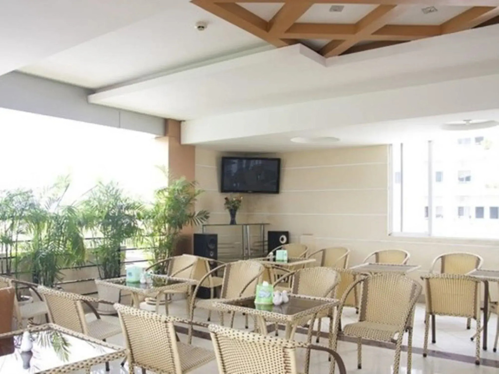 An Binh 2 hotel near Dam Sen Park