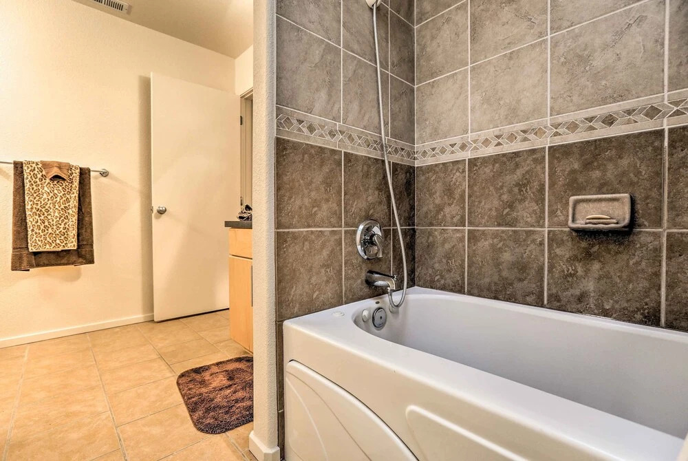 Downtown Manitou Springs Home: Tranquil Creek View