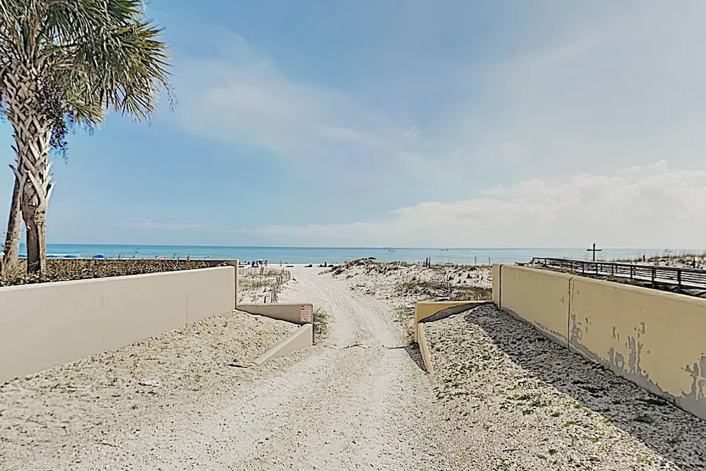 New Listing! Parks Edge New-build W/ Pool 5 Bedroom Home
