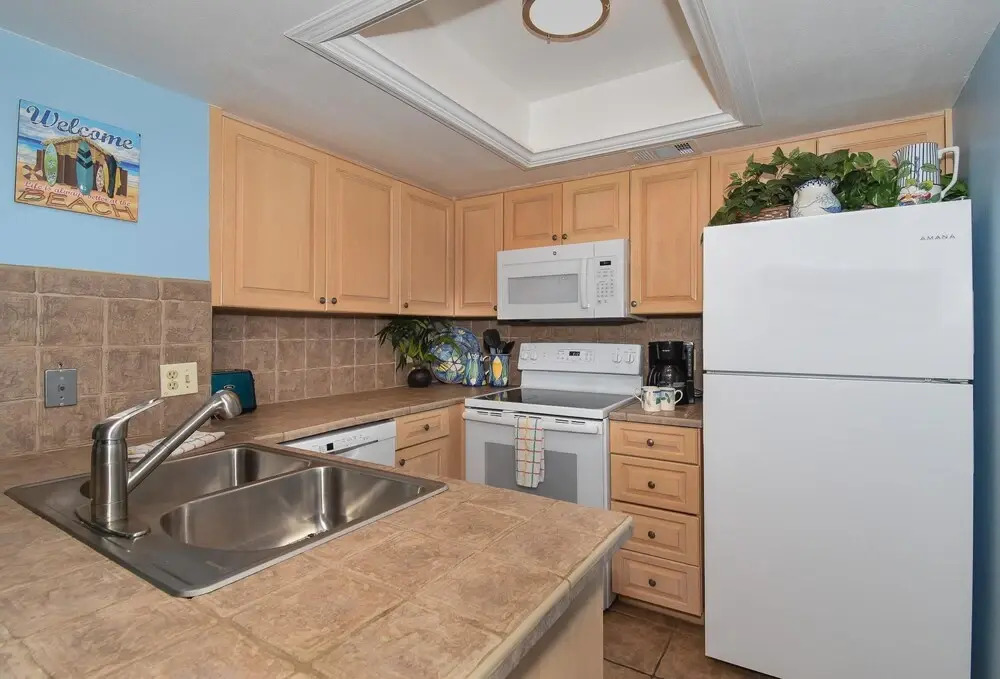 Beachfront Palm House - Walk Right out to the Pool Beach Access - Ph1b