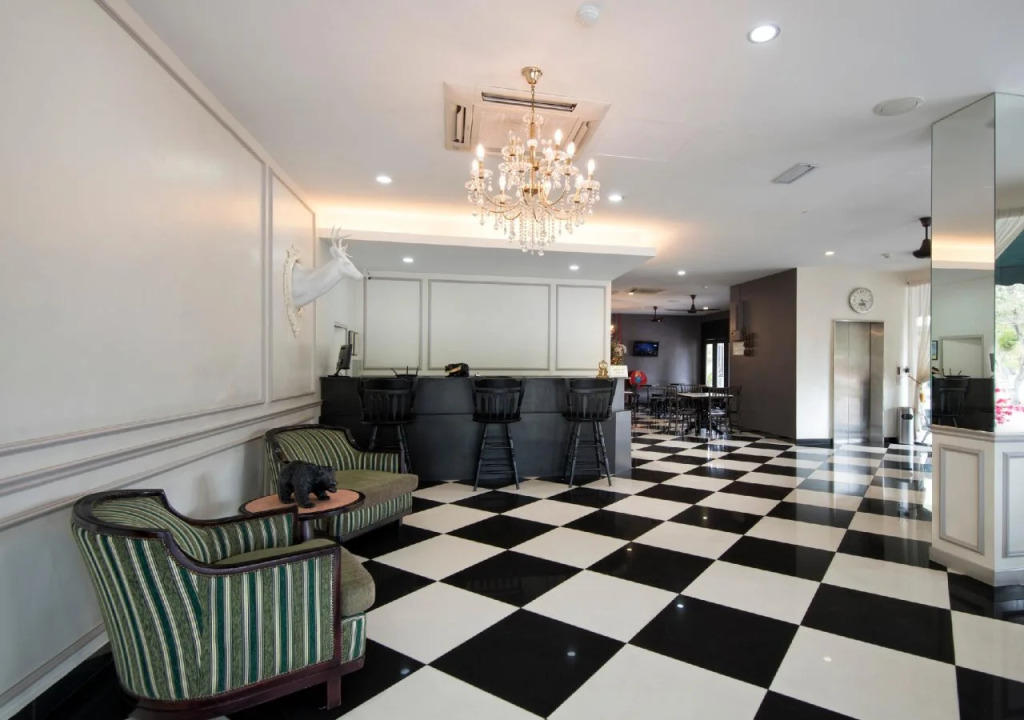 Luscious Hotel