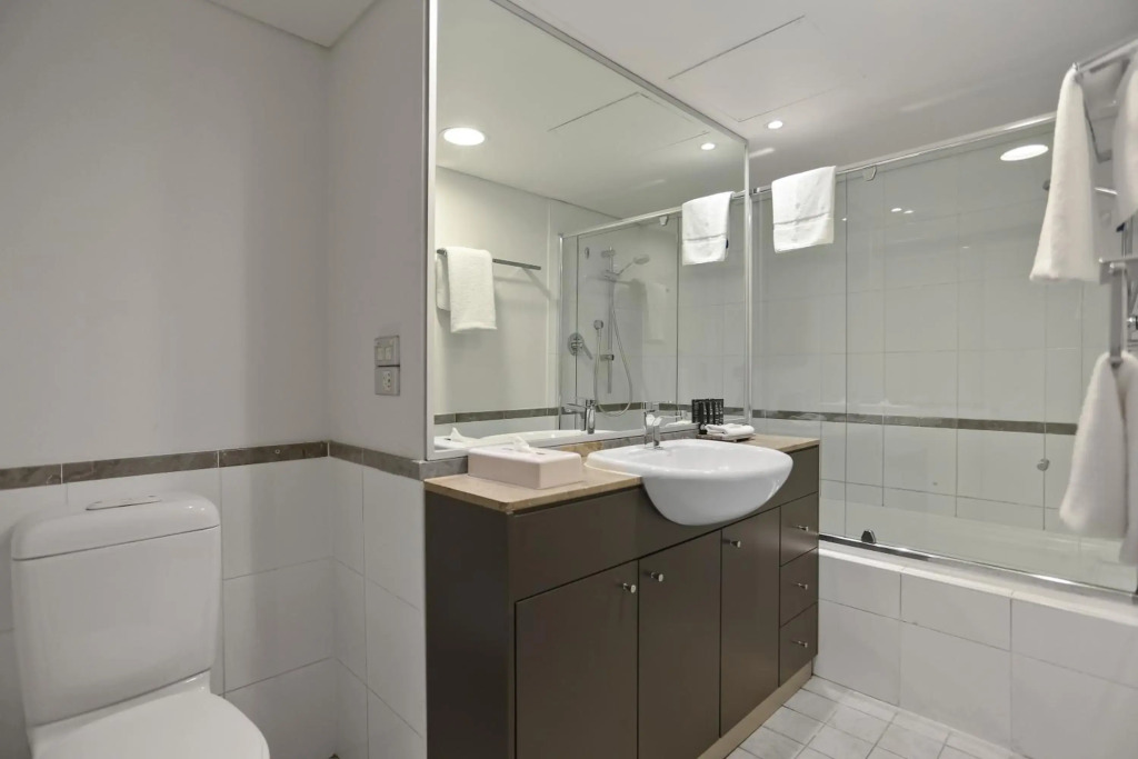 KOZYGURU Sydney CBD Amazing View 2 Bed Family Apartment NHA653-702