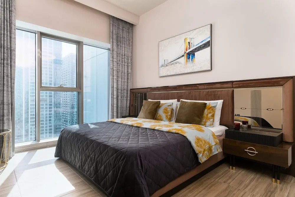 1BR view in a luxurious home