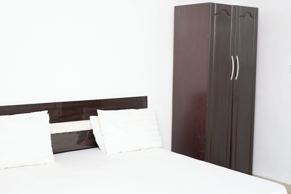 Intelligent hotel and suites