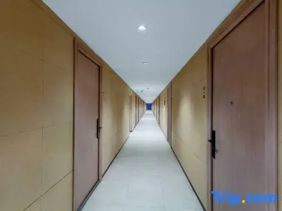 Yijing Hotel (Taiyuan South Railway Station North America N1 Xin'aolai Shopping Center Branch)
