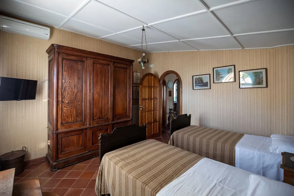 Villa Amalia Resort for family & friends