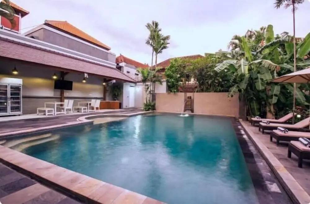 SMV - 3BedGRDN - V1 · 3BR Garden Villa Walk to Beach N Shops Legian