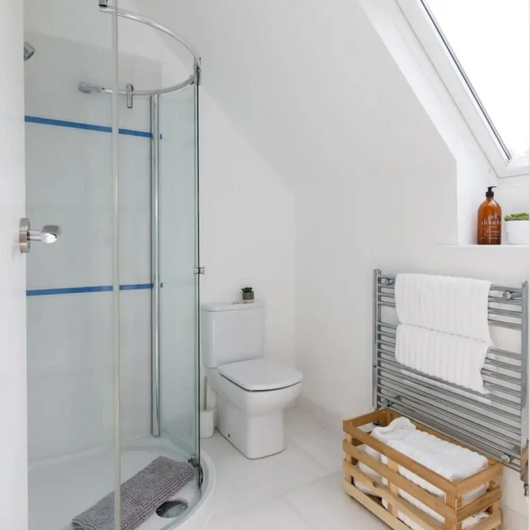 Secluded Barn Style Home With hot tub - Sleeps 12