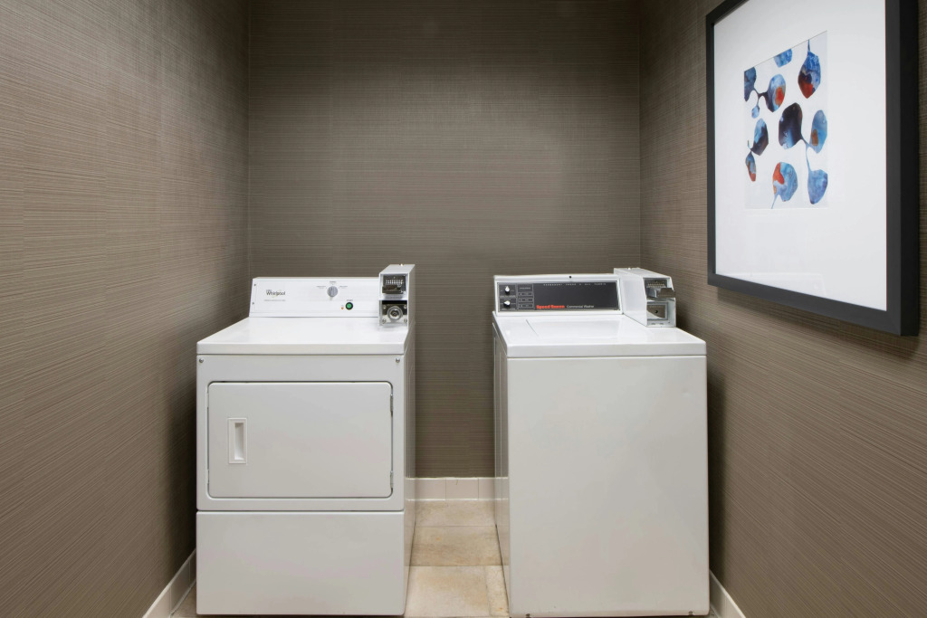 Courtyard by Marriott Oakland Airport
