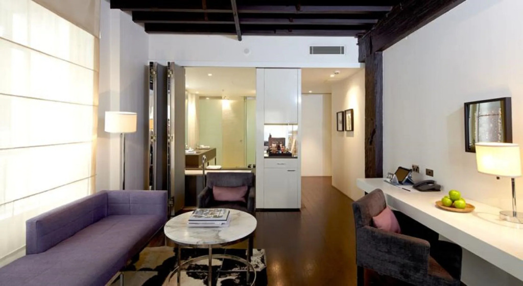 Establishment Hotel