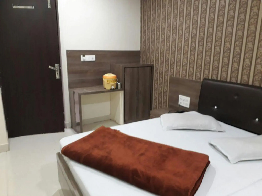 Hotel Masoom by OYO