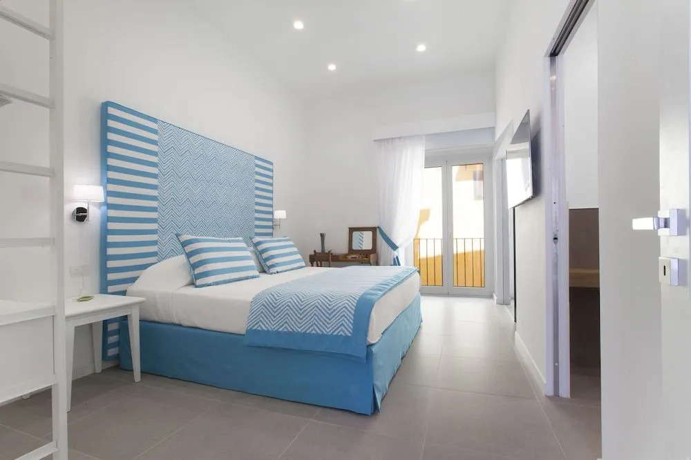 Blue Suite Sorrento Tasso Square