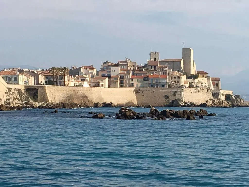 Charmant studio vieil Antibes