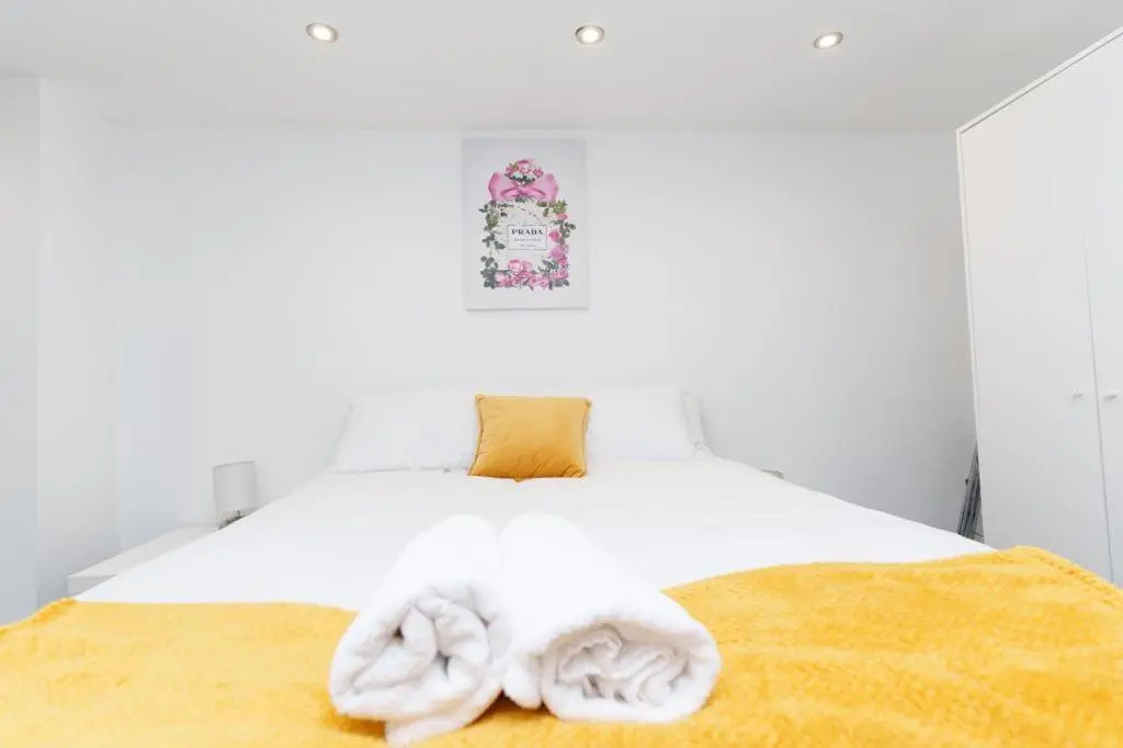 Am to Pm Apartments