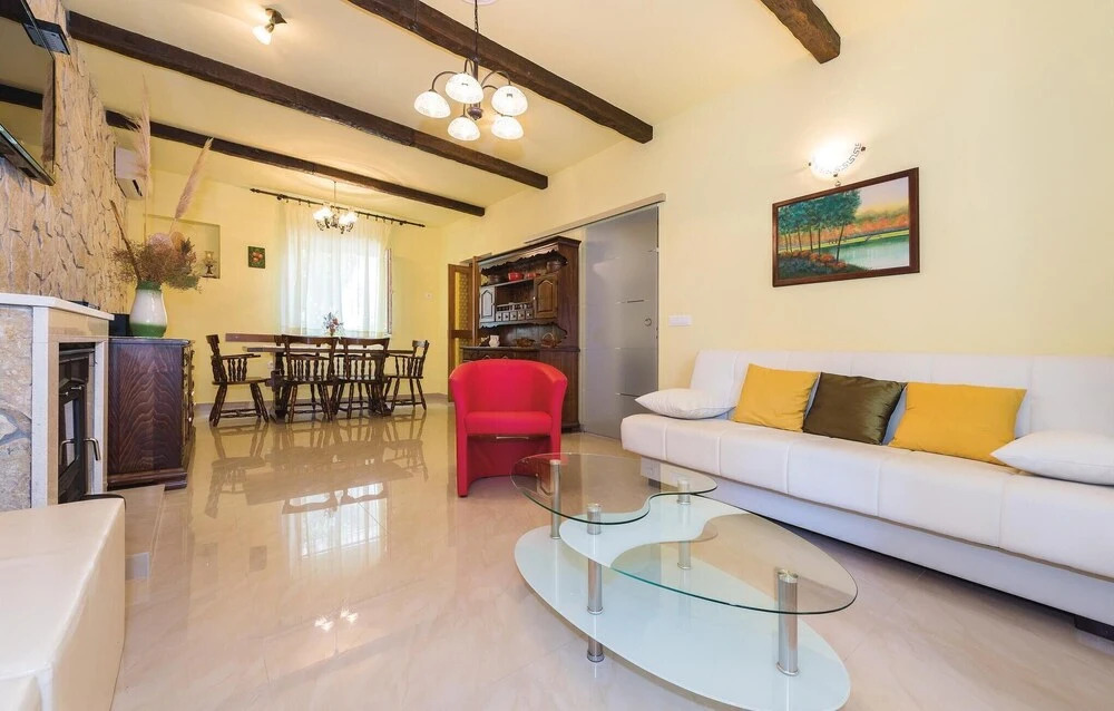Four-Bedroom Holiday Home In Brodarica