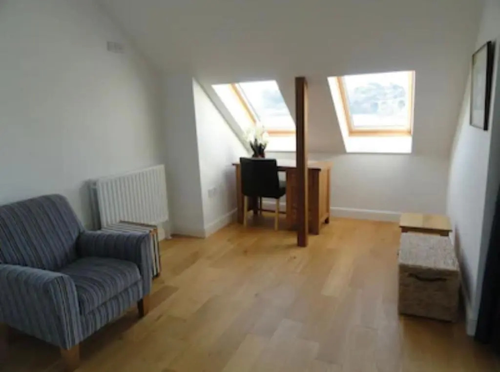 4 bed spacious modern townhouse with spectacular views over the river tamar