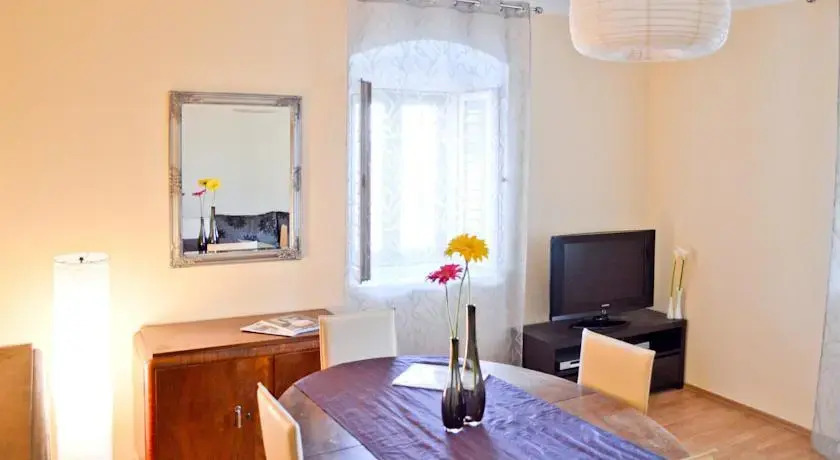 Primus Apartment Split