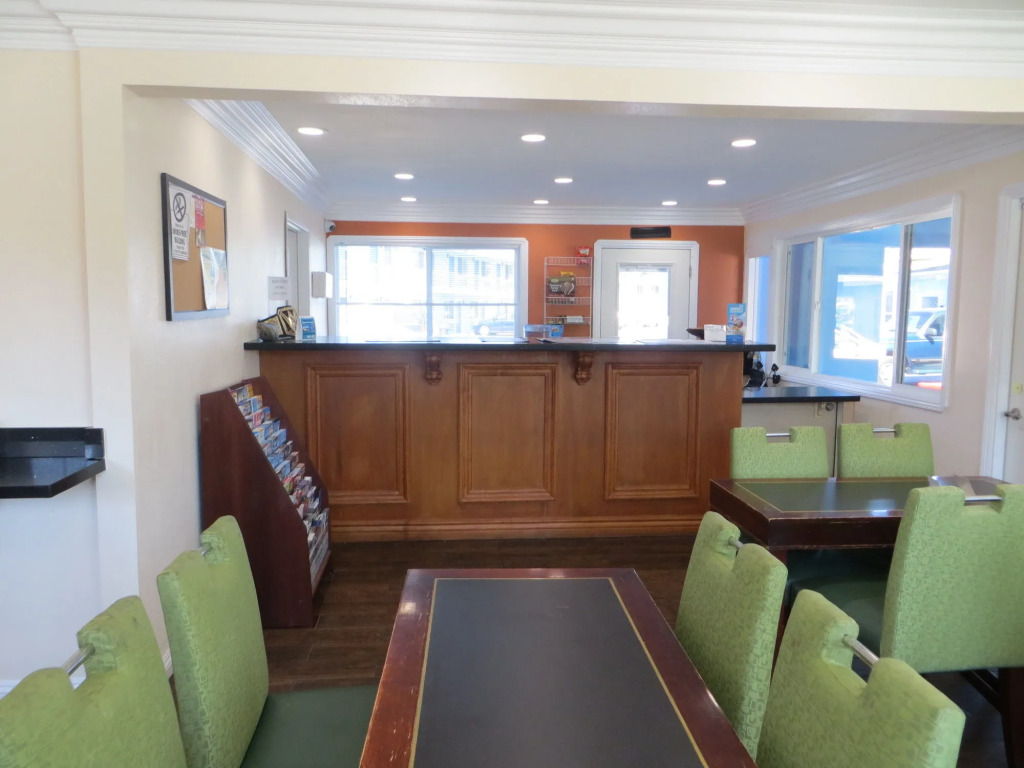 Surf City Inn & Suites