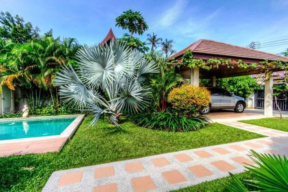 Pommard Villa by Jetta