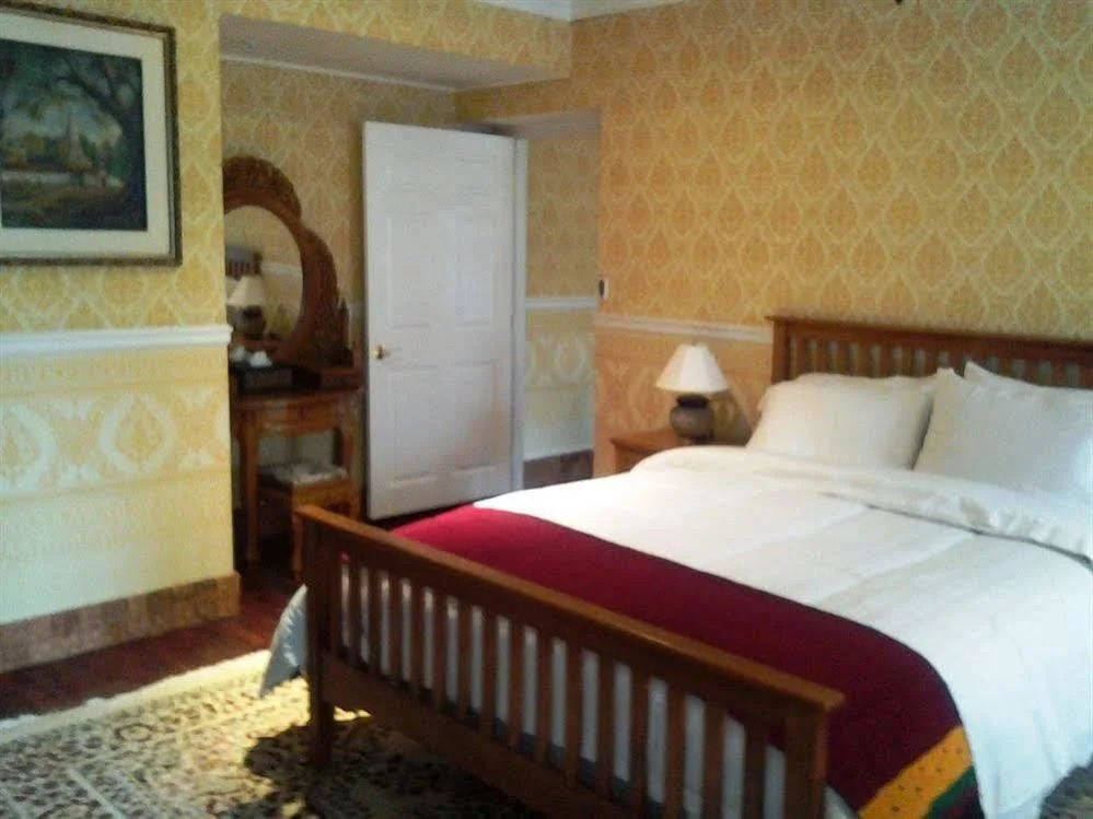 Dover Garden Suites