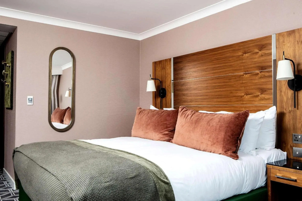 Waterfront Southport Hotel