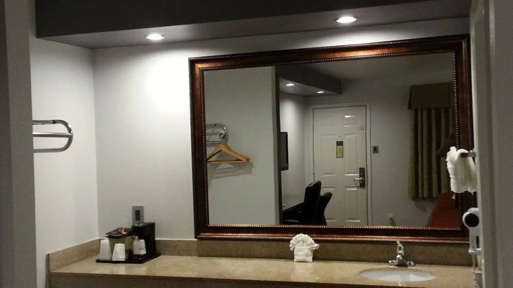 12 Oaks Hotel