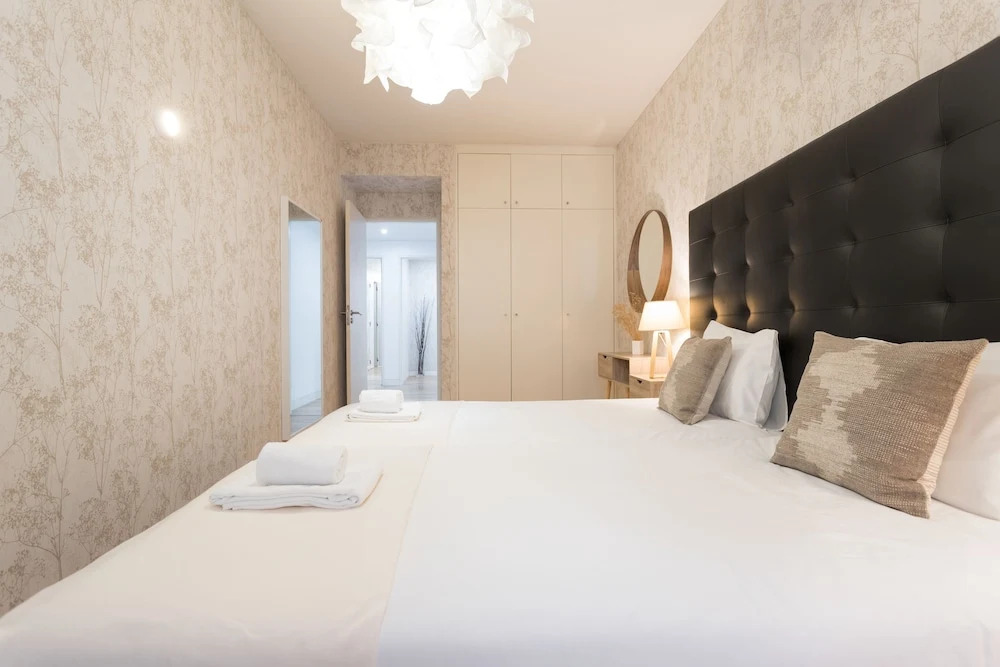 Chiado Modern Three-Bedroom Apartment - by LU Holidays