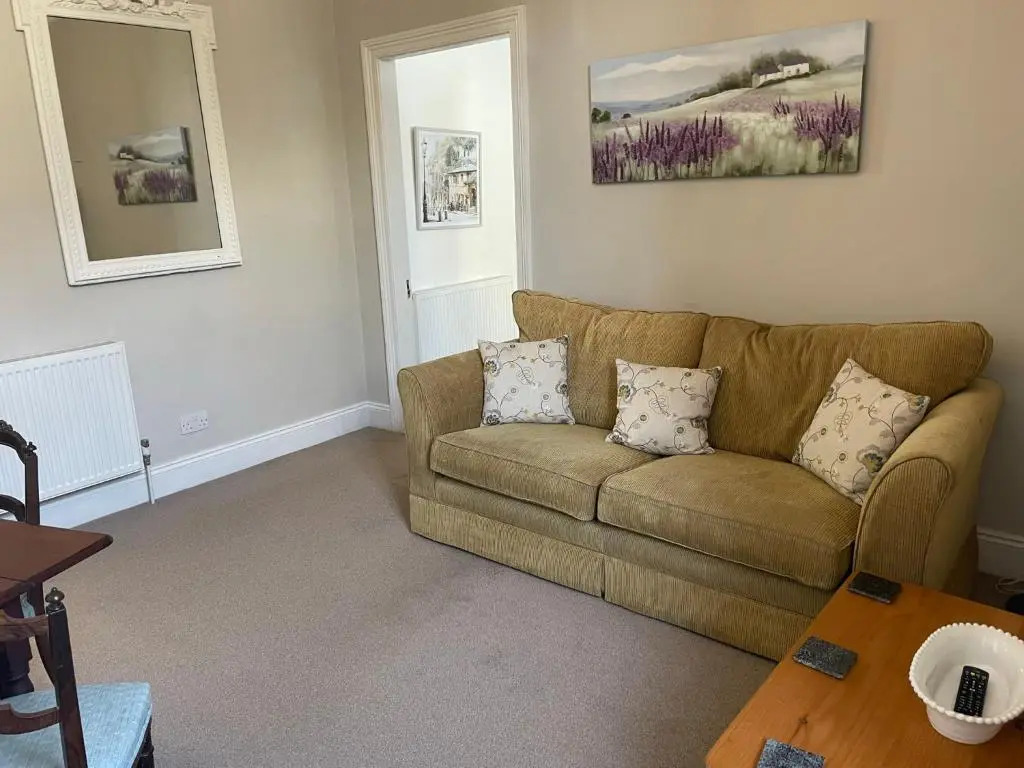 Lovely 1 Bed Flat in Victorian House 300m Seafront (Adults Only)