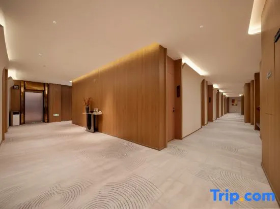 Lansheng Hotel (Xing Yi Jushan Square Mengle City Branch)