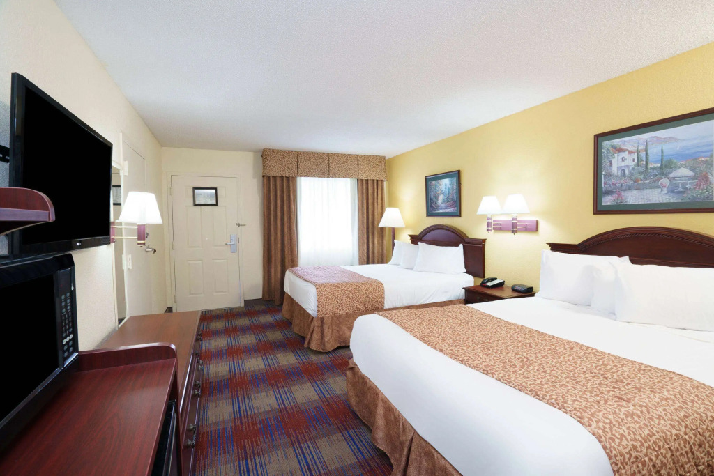 Travelodge by Wyndham Montgomery East