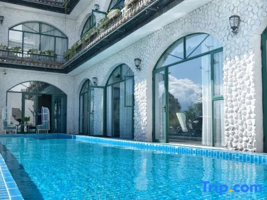 Dongmo · Internet Red Travel Beach Hotel (Dali Erhai Branch)