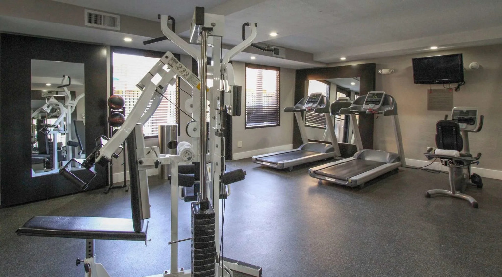 GreenTree Inn & Suites Phoenix Sky Harbor