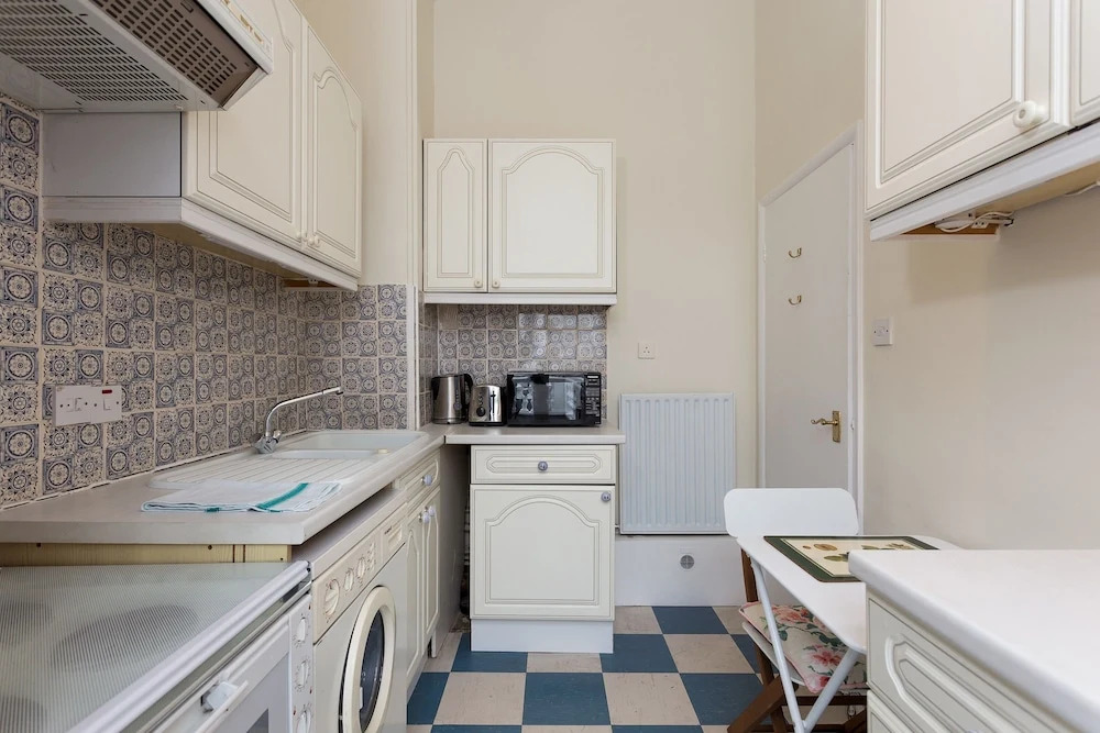 2 Bedroom Apartment In Knightsbridge
