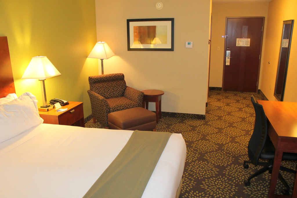 Holiday Inn Express & Suites Starkville by IHG