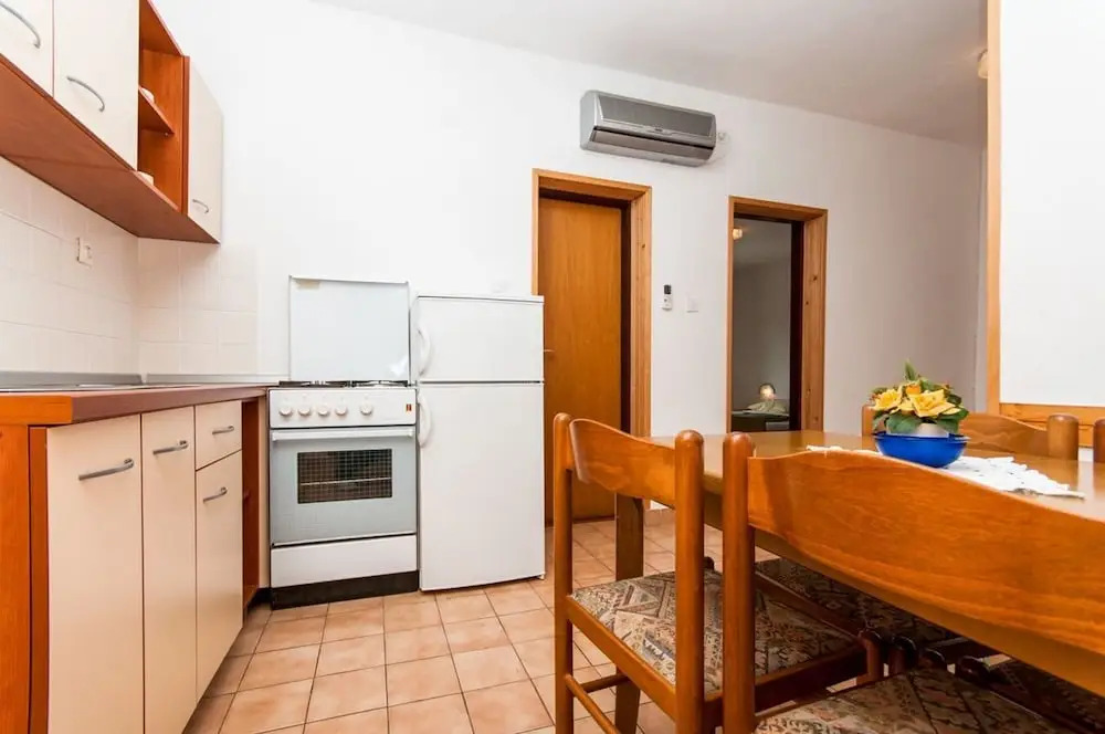 Apartments Crljenko