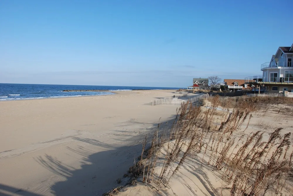 Cozy Bay View Oceanside 1 Bedroom Cottage by RedAwning