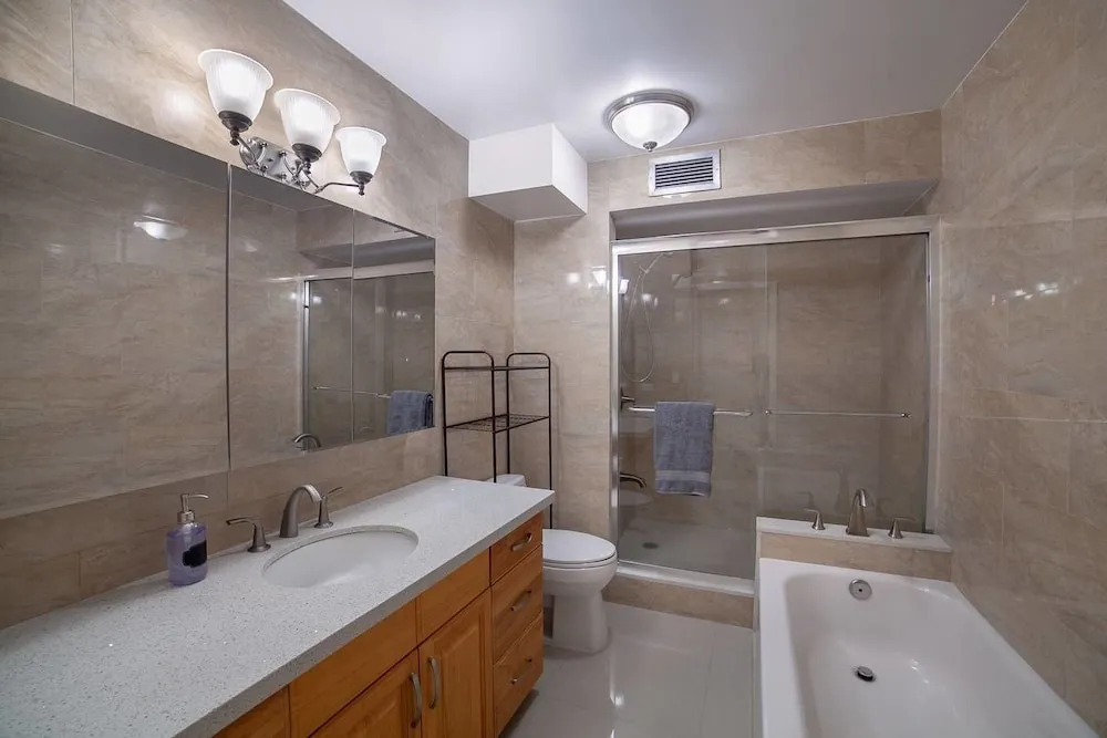 Huge 2br/2ba Mins Away From Waikiki Beach by Domio