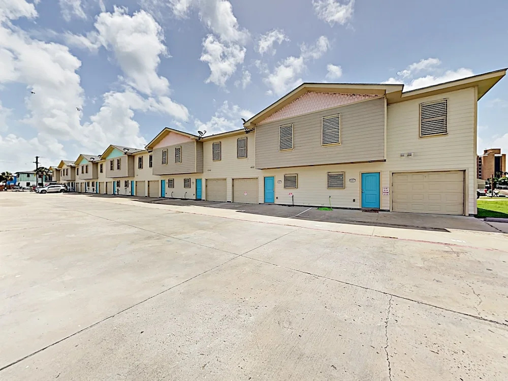 Shorely Our Paradise - 4 Br Townhouse
