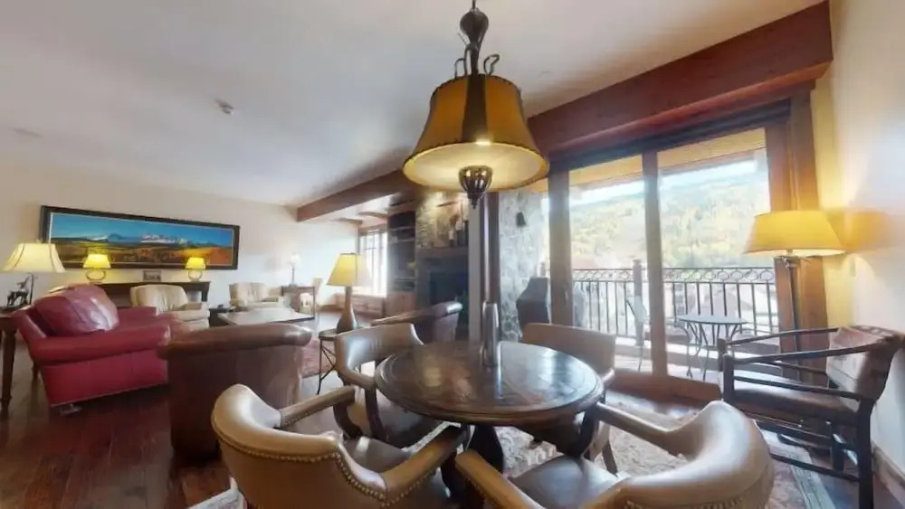 Luxury 4 Bedroom Penthouse in Lionshead Village With Rooftop Pool, Just a Short Walk to Gondola