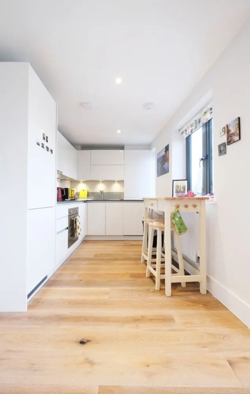 Quiet, Convenient 1BR Flat for 4 in Greenwich
