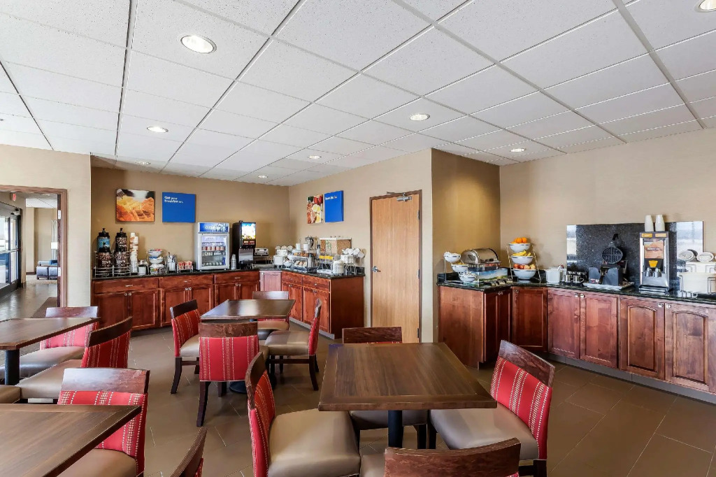 Comfort Inn & Suites Near University of Wyoming