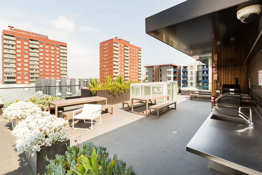 TALIA, 1BDR Carlton Apartment