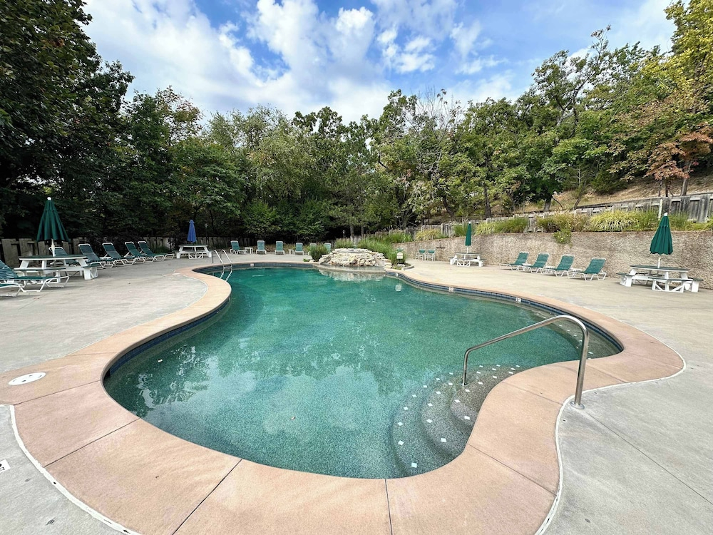 Sunset Point Lakeview Home Near Margaritaville